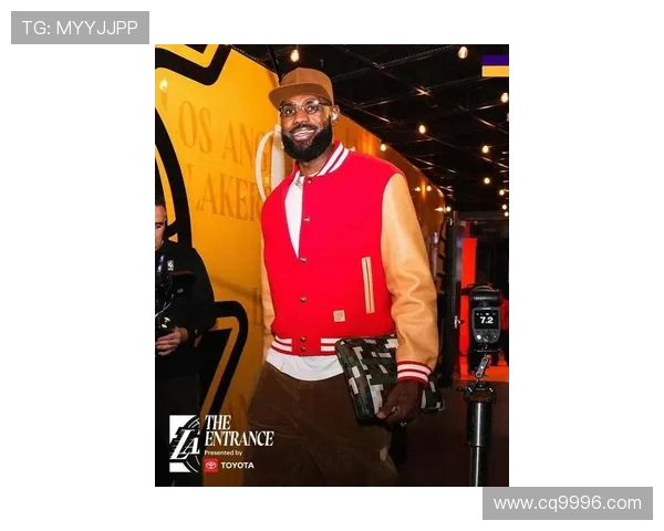 迎战活塞前夕湖人众将入场穿搭亮相赛场风采尽显备战新赛季篮球盛宴